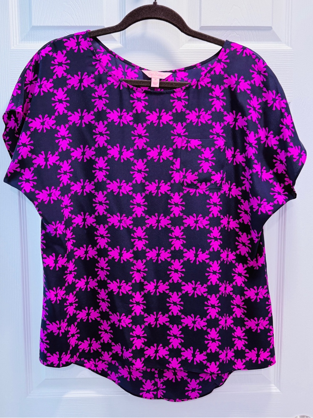 NWOT Women’s Navy and Bright Fuchsia Frog Geometric Printed Top